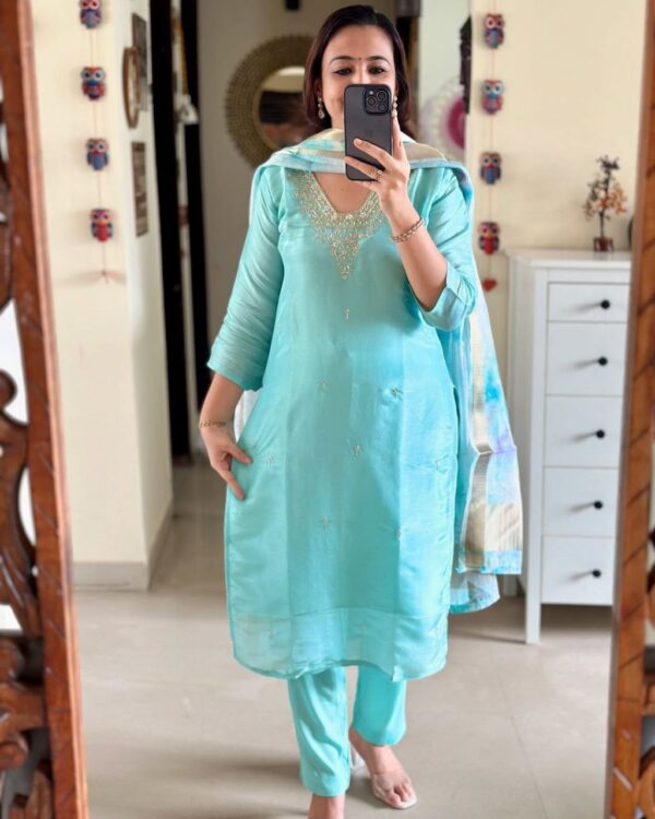 Beautiful Heavyweight 3pcs kurti set sequins with handwork work Suit beautifully decorated