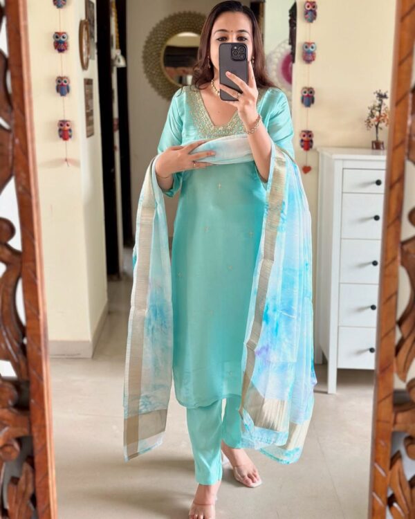 Beautiful Heavyweight 3pcs kurti set sequins with handwork work Suit beautifully decorated